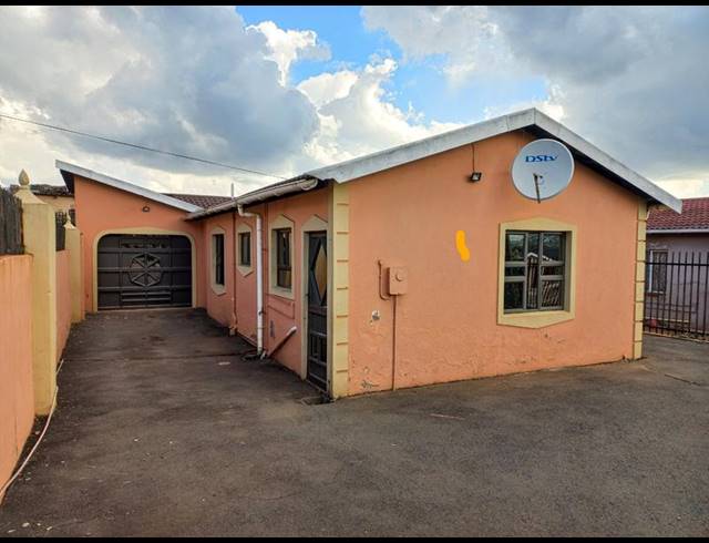 4 BEDROOM HOUSE FOR SALE IN PANORAMA GARDENS